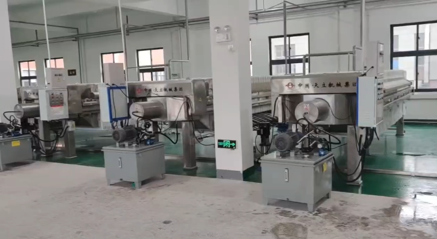 天立壓濾機醬油、醋壓榨現(xiàn)場